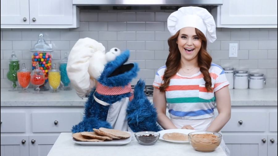 Rosanna Pansino and Cookie Make a Snack