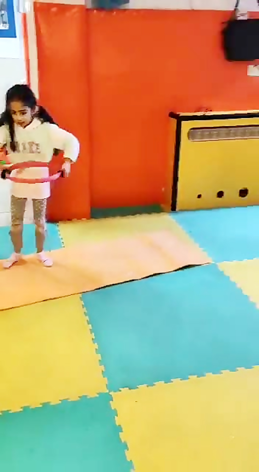مهد کودک آویده