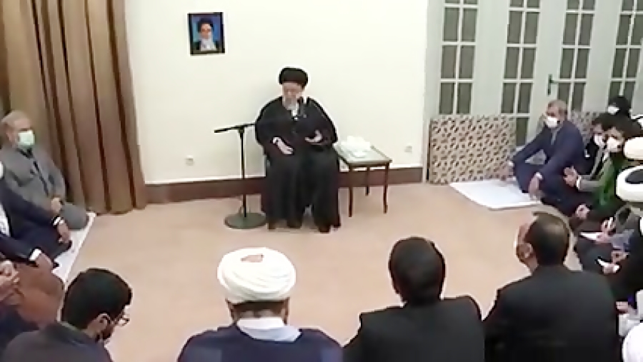 رهبر انقلاب در دیدار مسئولان سازمان تبليغات و حوزه هنری رهبر انقلاب در دیدار مسئولان سازمان تبليغات و حوزه هنری