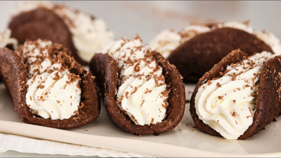 طرز تهیه شیرینی رولت شکلاتی خامه ای :: شیرینی های خانگی