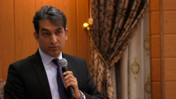 سخنرانی آقای دکتر حسین طاهری در جمع اعضای اتاق بازرگانی اصفهان سخنرانی آقای دکتر حسین طاهری در جمع اعضای اتاق بازرگانی اصفهان