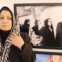 راضیه تجار در برنامه کرسی: راضیه تجار در برنامه کرسی: