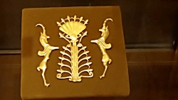 قطعات طلای دوران هخامنشیان (Gold pieces of the Achaemenid era) قطعات طلای دوران هخامنشیان (Gold pieces of the Achaemenid era)