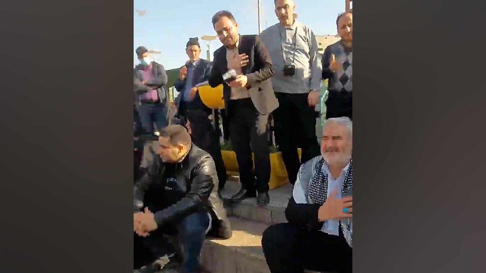 کربلایی ناصر منیر اردبیلی دندانپزشک زیبایی