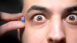 کوچکترین تلفن جهان رو تست کردم ... Worlds SMALLEST Phone | (آریا کیوکسر 1534)