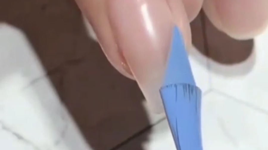 طراحی ناخن ساده و زیبا⁦⁩ رنگ آبی سفید و زرد خیلی به هم میان ⁦ฅ^•ﻌ•^ฅ⁩