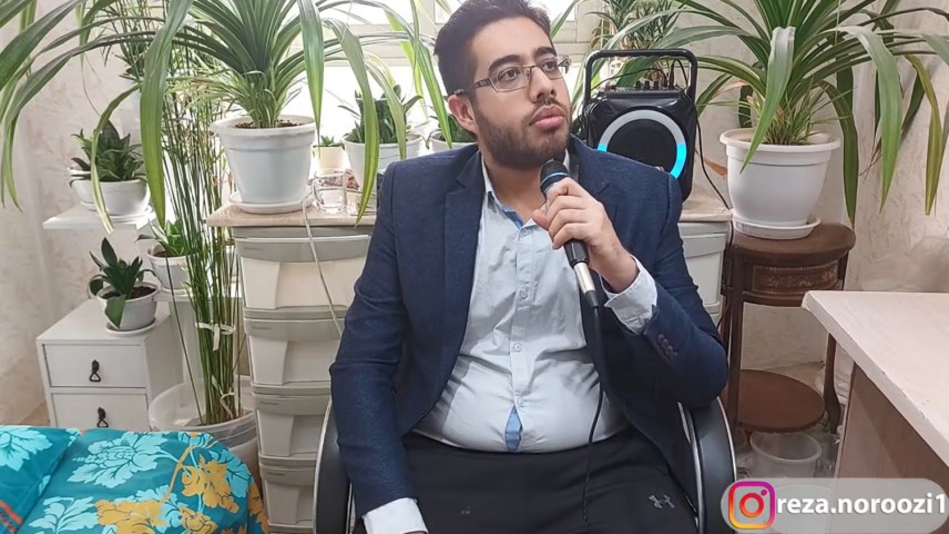 تقلید صدای آهنگ ملکا محسن چاوشی زمان260ثانیه