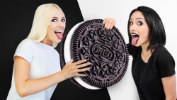 چالش غذایی خوردن غذاها به طرز...