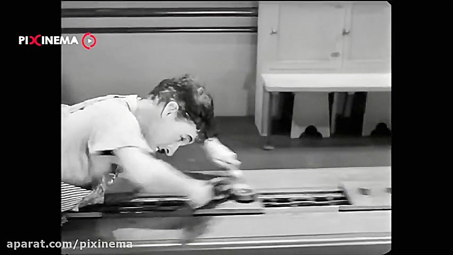 سکانس جنون کار در فیلم عصر جدید(Modern Times,1936) زمان79ثانیه