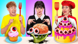 تفریحی و سرگرمی  خوردن شکلات د...