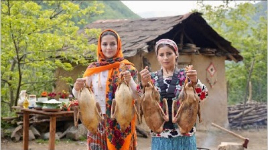 پختن غازهای شکم پر در تنور دریک روز زیبای بهاریه روستا