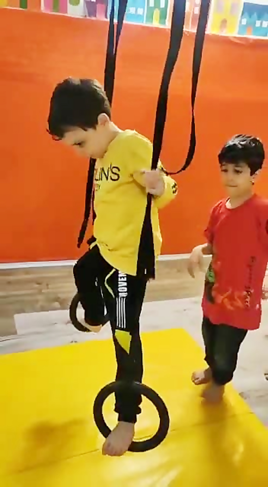 مهد کودک آویده