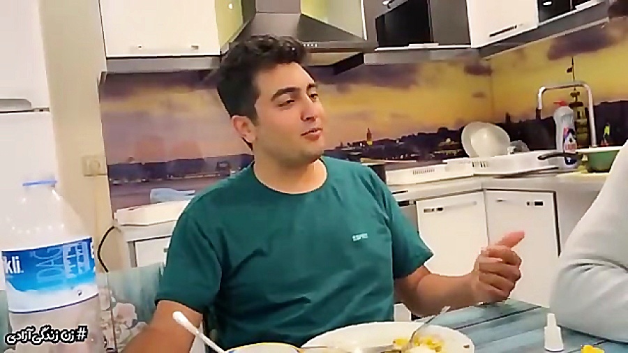 اذیت کردن سهراب و مجتبی پودر خارش کردم تو لباسشون پیلینگ شیمیایی