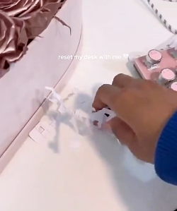 تمیز کردن میز تحریر