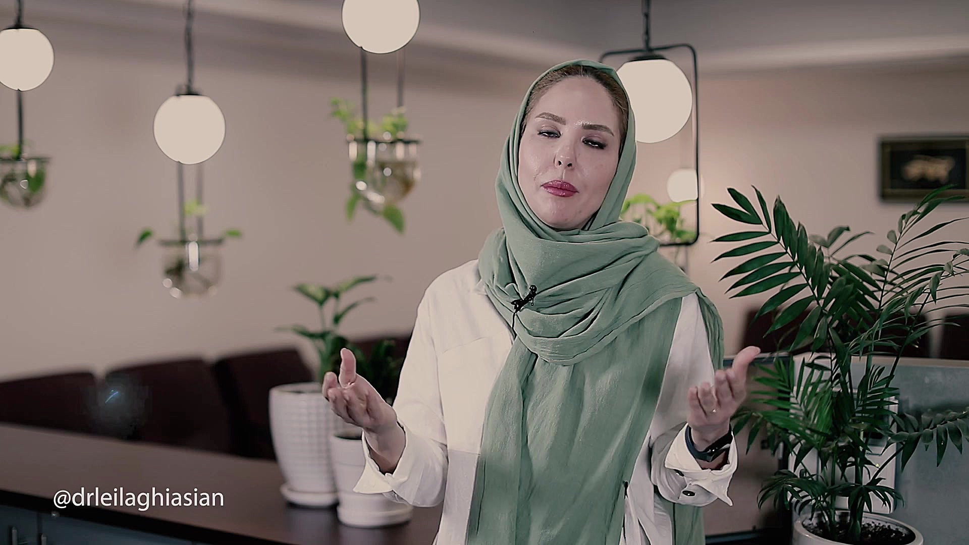 دلیل استفاده از لنز داخلی چشمی به جای لیزر دکتر لیلا غیاثیان