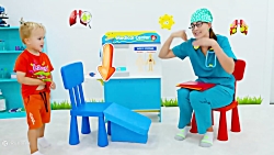 کریس و مامان نشون میدن که شستن...