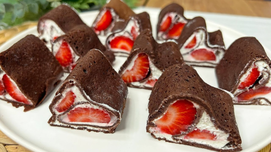 طرز تهیه شیرینی شکلاتی با توت فرنگی :: شیرینی های ساده خانگی