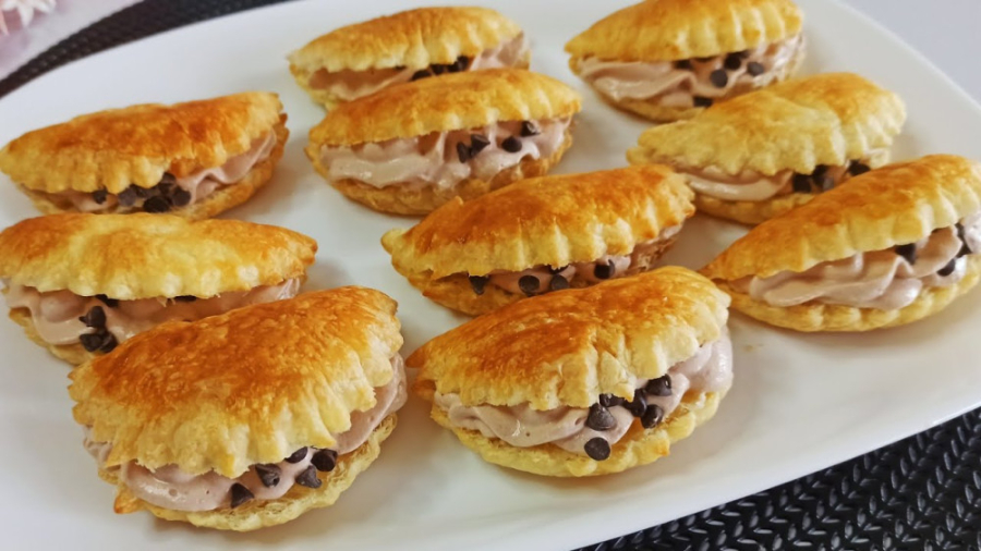 طرز تهیه شیرینی شکم پر با سس شکلات :: آموزش کیک و شیرینی خانگی