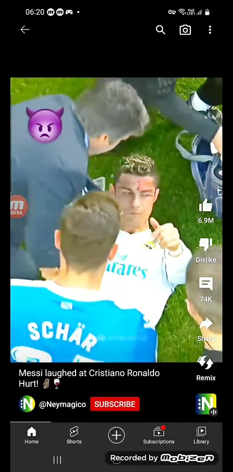 من بخاطر این که مسی بیشتر از رونالدو  دوست دارم