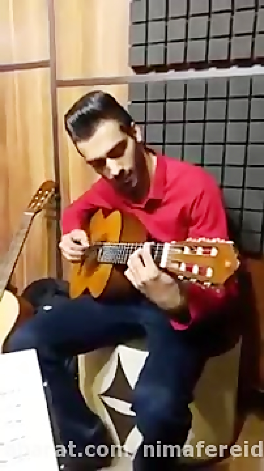 محمدهادی موحدی تمرین گیتار هنرجوی ابتدایی فرزین نیازخانی