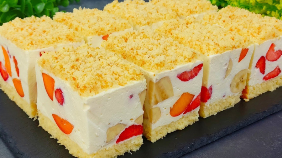 طرز تهیه شیرینی تر خوشمزه با موز و توت فرنگی :: شیرینی پزی در خانه