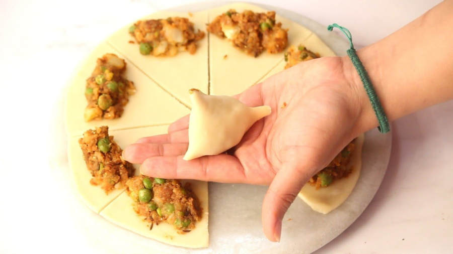 طرز تهیه پیراشکی خوشمزه خانگی با گوشت :: آموزش آشپزی آسان