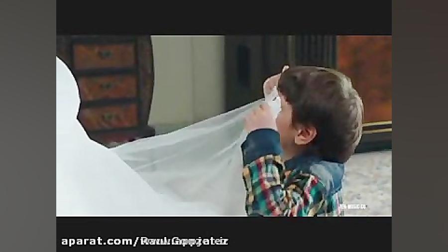 حسین یاری و هنگامه قاضیانی در فیلم پدر آن دیگری زمان204ثانیه