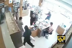 فیلم وحشتناک از سرقت مسلحانه موبایل فروشی در زاهدان فیلم وحشتناک از سرقت مسلحانه موبایل فروشی در زاهدان