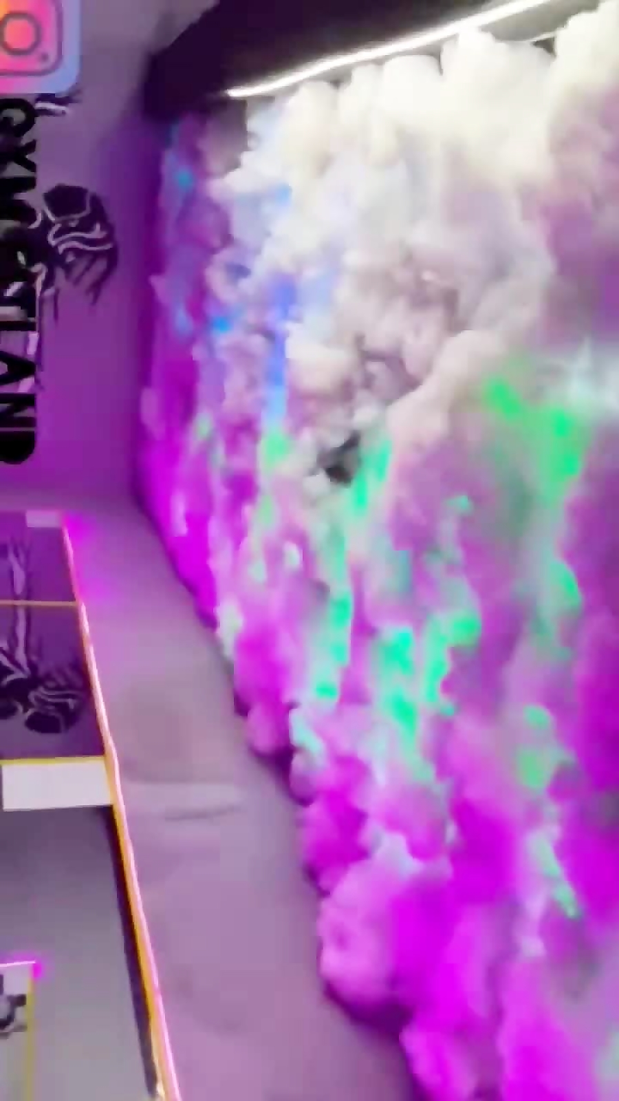 نمای سالن شماره یک باشگاه بدنسازی بانوان فیت لند