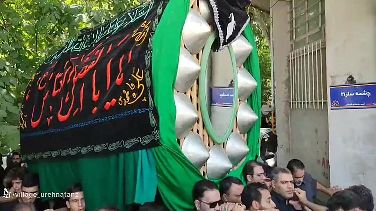 مراسم آیین سنتی نخل‌گردانی روز عاشورای حسینی در محله بالا روستای اوره کلینیک لیزر