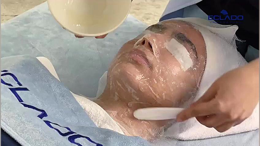 طرز استفاده از ماسک طلا اولترا ولوت اکلادو پیلینگ