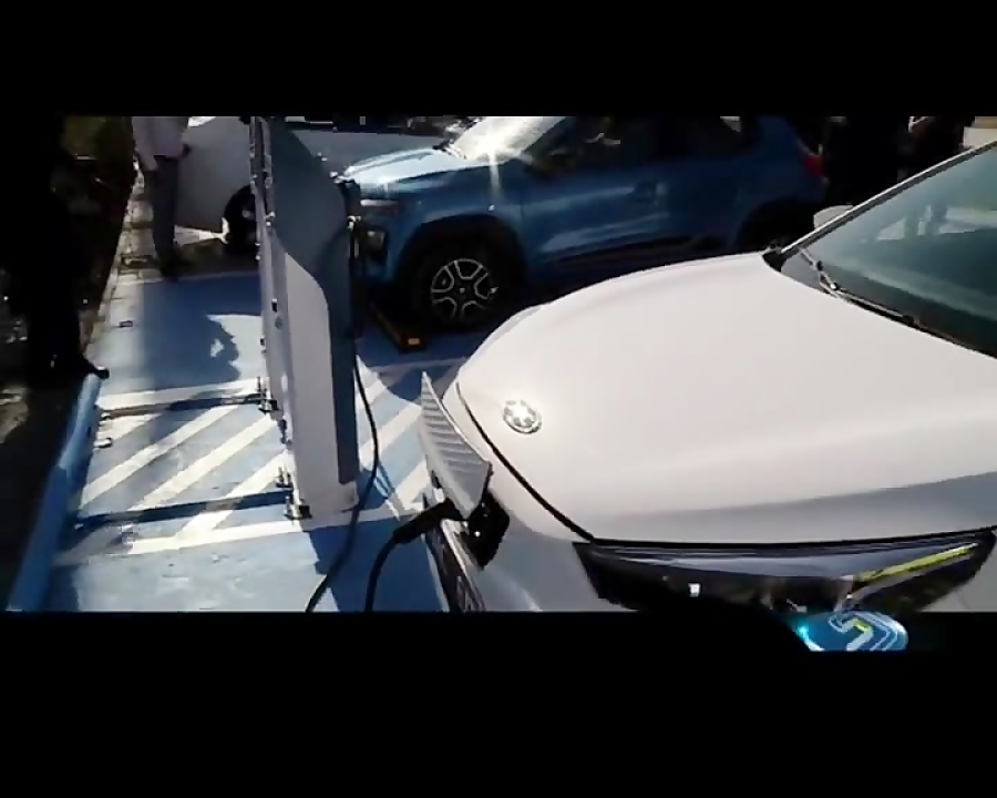 روشن شدن کلید ایستگاه های شارژ خودروهای برق پایتخت روشن شدن کلید ایستگاه های شارژ خودروهای برق پایتخت