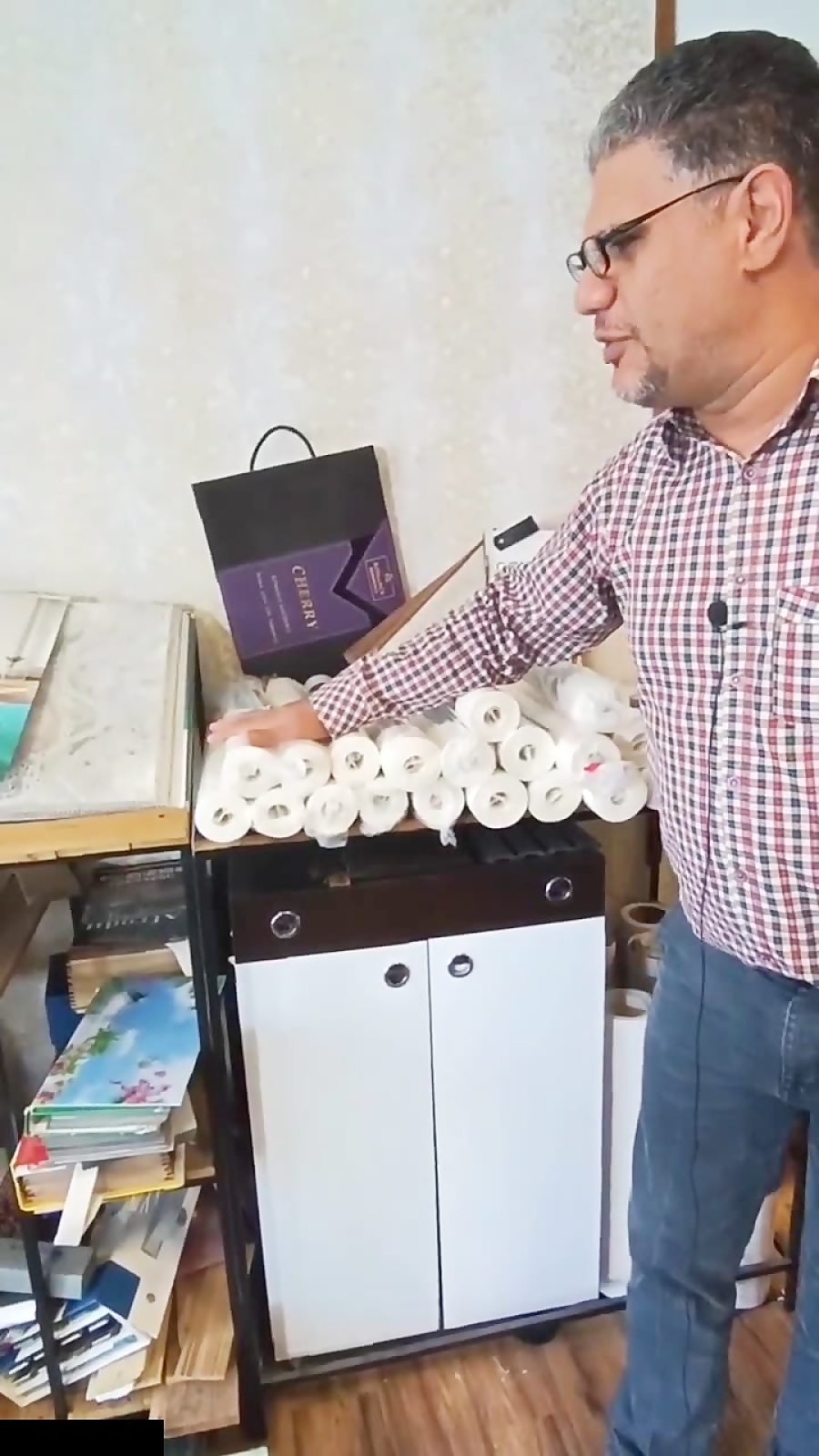 کاغذ دیواری حراجی در دکوراسیون داخلی چارچوب اراک