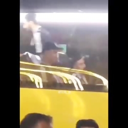 حمله دوباره هواداران به اتوبوس رونالدو حمله دوباره هواداران به اتوبوس رونالدو
