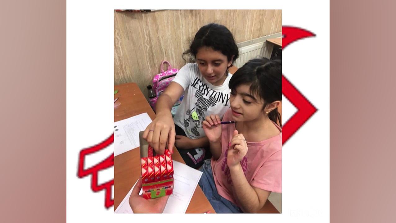 توزیع خوراکی سالم ویژه دختران مدرسه دبستان صدرا در ترم تابستانه