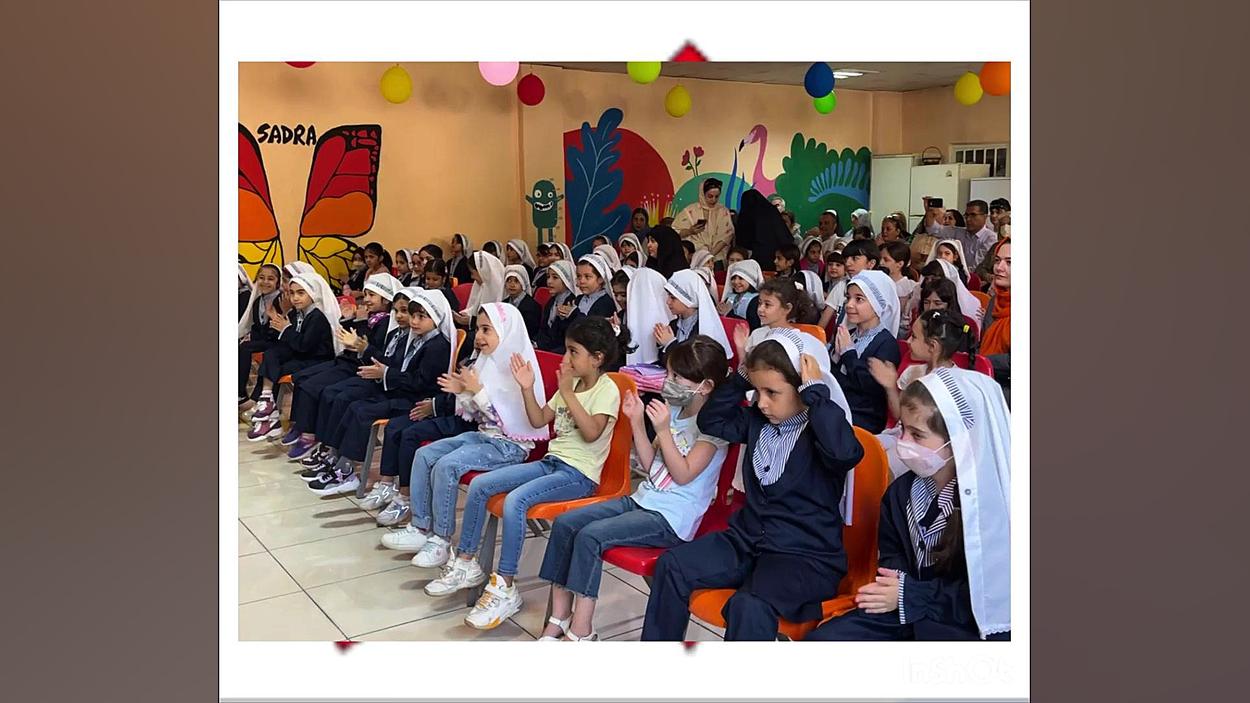 برگزاری جشن شکوفه ها ویژه ی دختران پیش دبستان و کلاس اول مدرسه دبستان صدرا