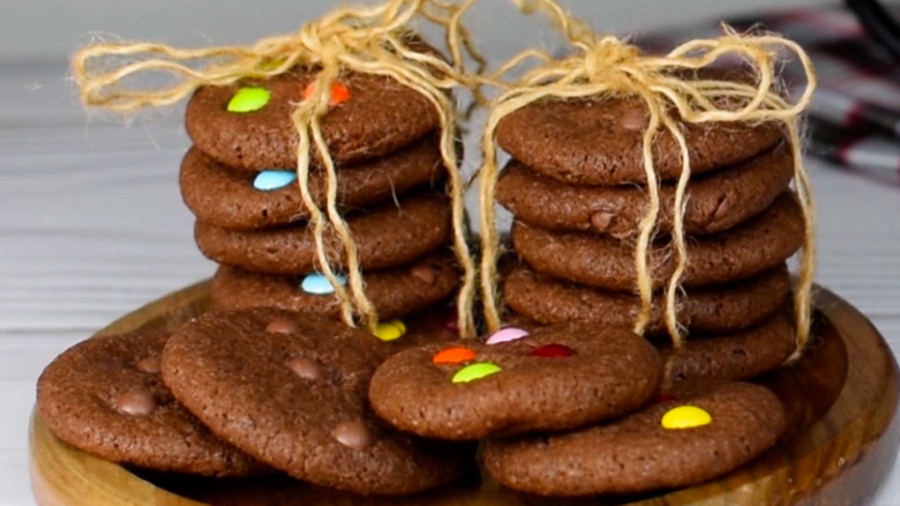 خیلی راحت‌تر کوکی شکلاتی رو با هات چاکلت بپز | آموزش کوکی شکلاتی