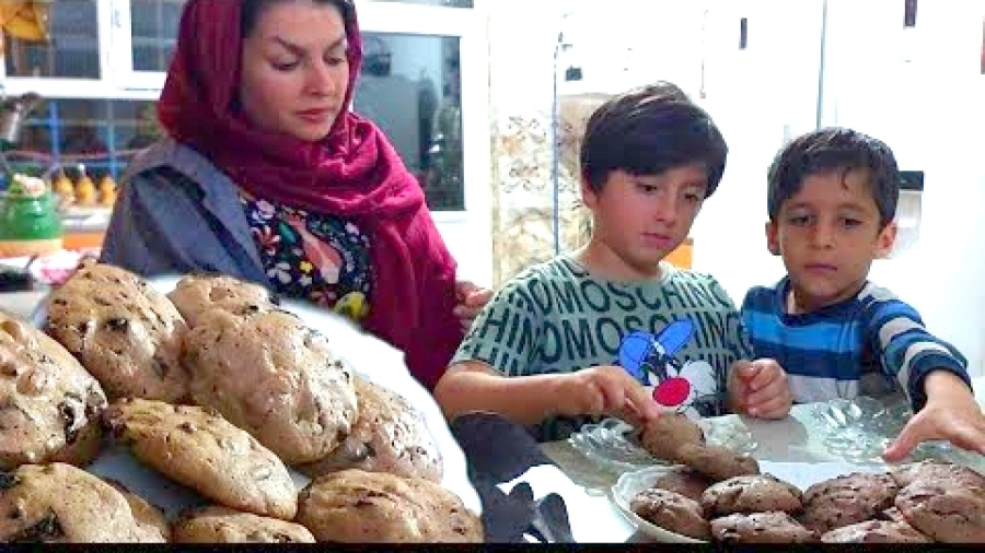 آموزش پخت خوشمزه ترین کوکی گردو شکلاتی زندگی روستایی آشپزی و دستور پخت