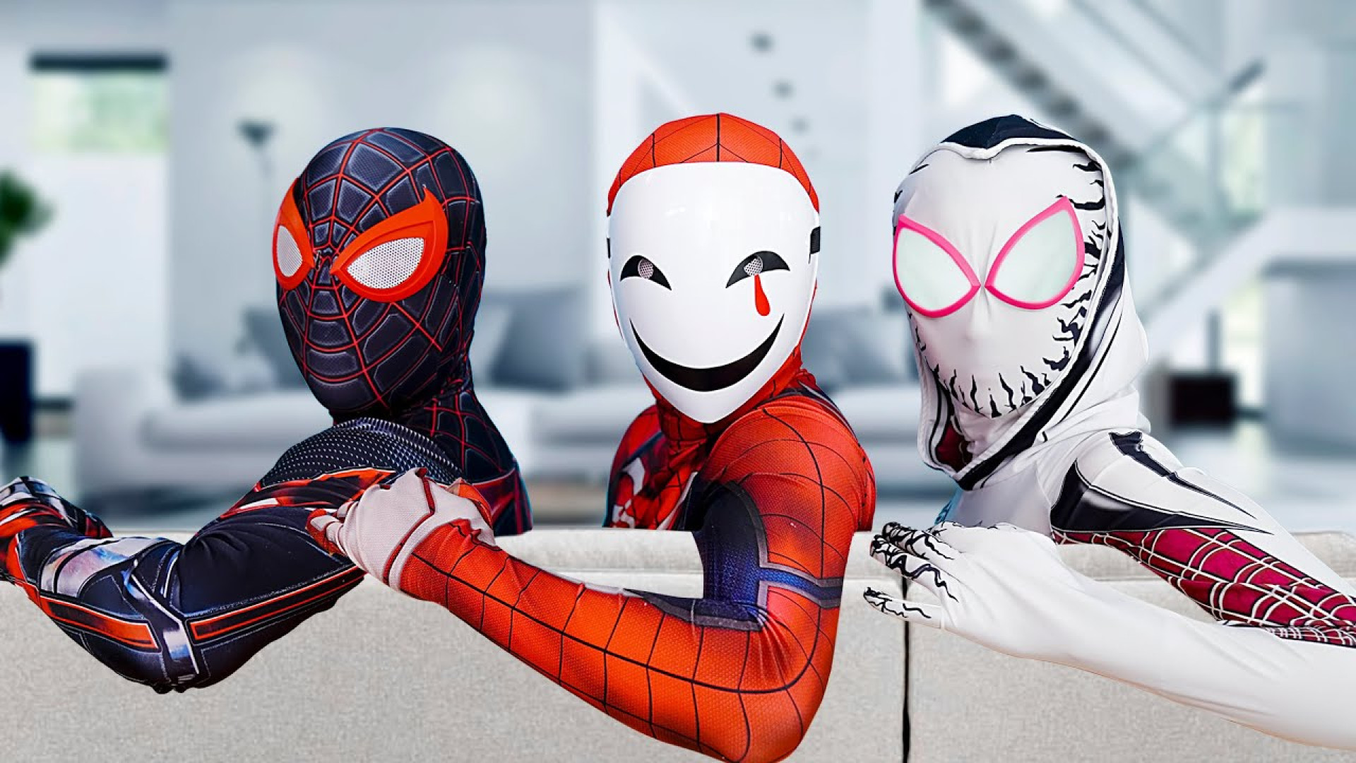 مردعنکبوتی  وقتی زورشون به بچه...