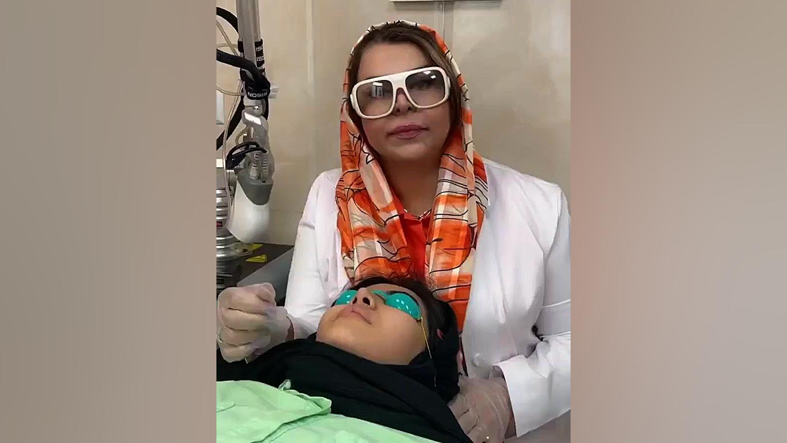 نحوه برداشت خال های صورت با لیزر دکتر فرحناز زینعلی - متخصص پوست، مو، زیبایی زنجان
