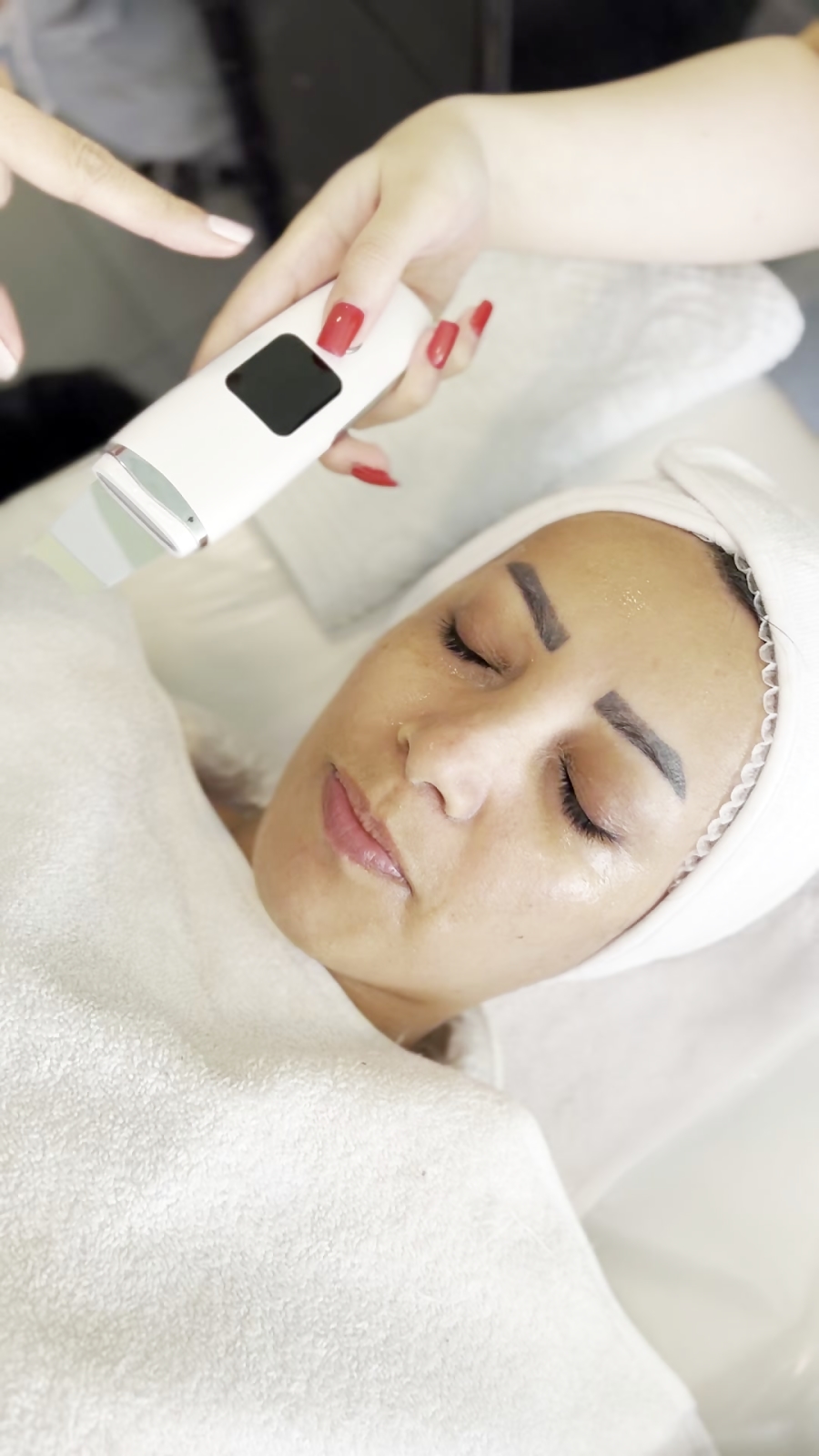 آموزش پاکسازی پوست | آموزش درما اف 09123887589