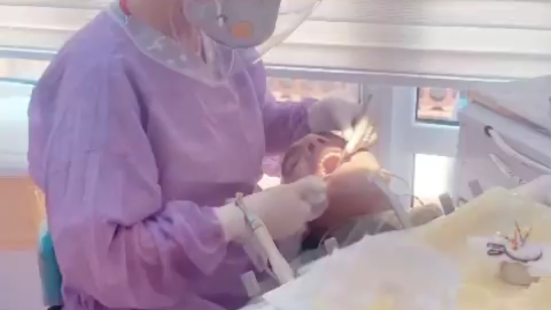 دکتر دندانپزشک خانم در زعفرانیه تهران دکتر پردیس رضوانی پور