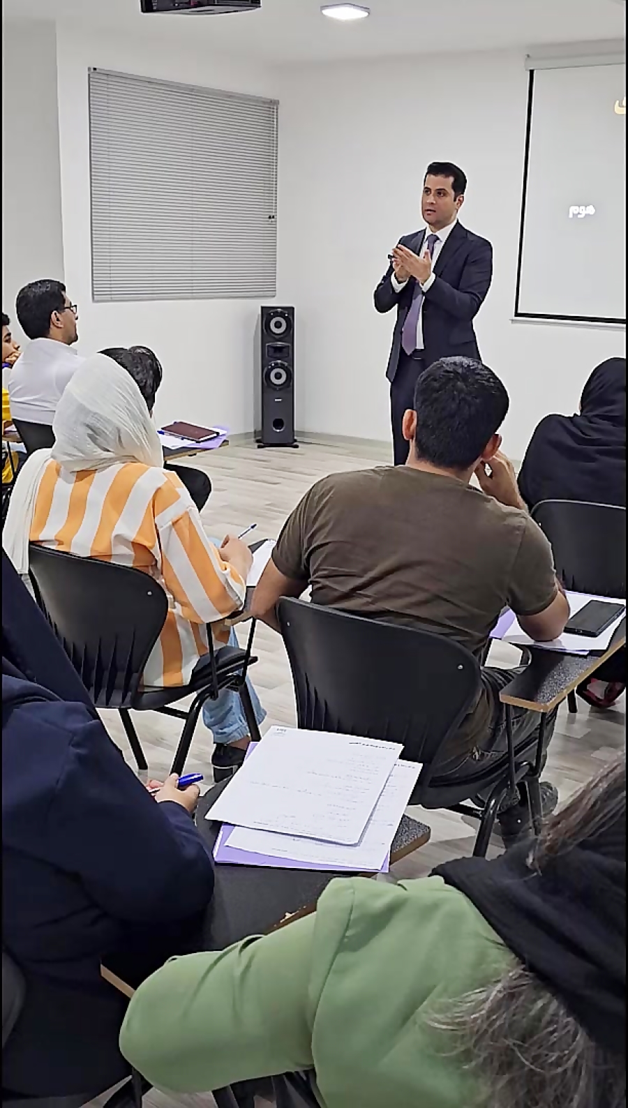 جلسه اول از ۳۲مین دوره سخنرانی و فن بیان بندرعباس