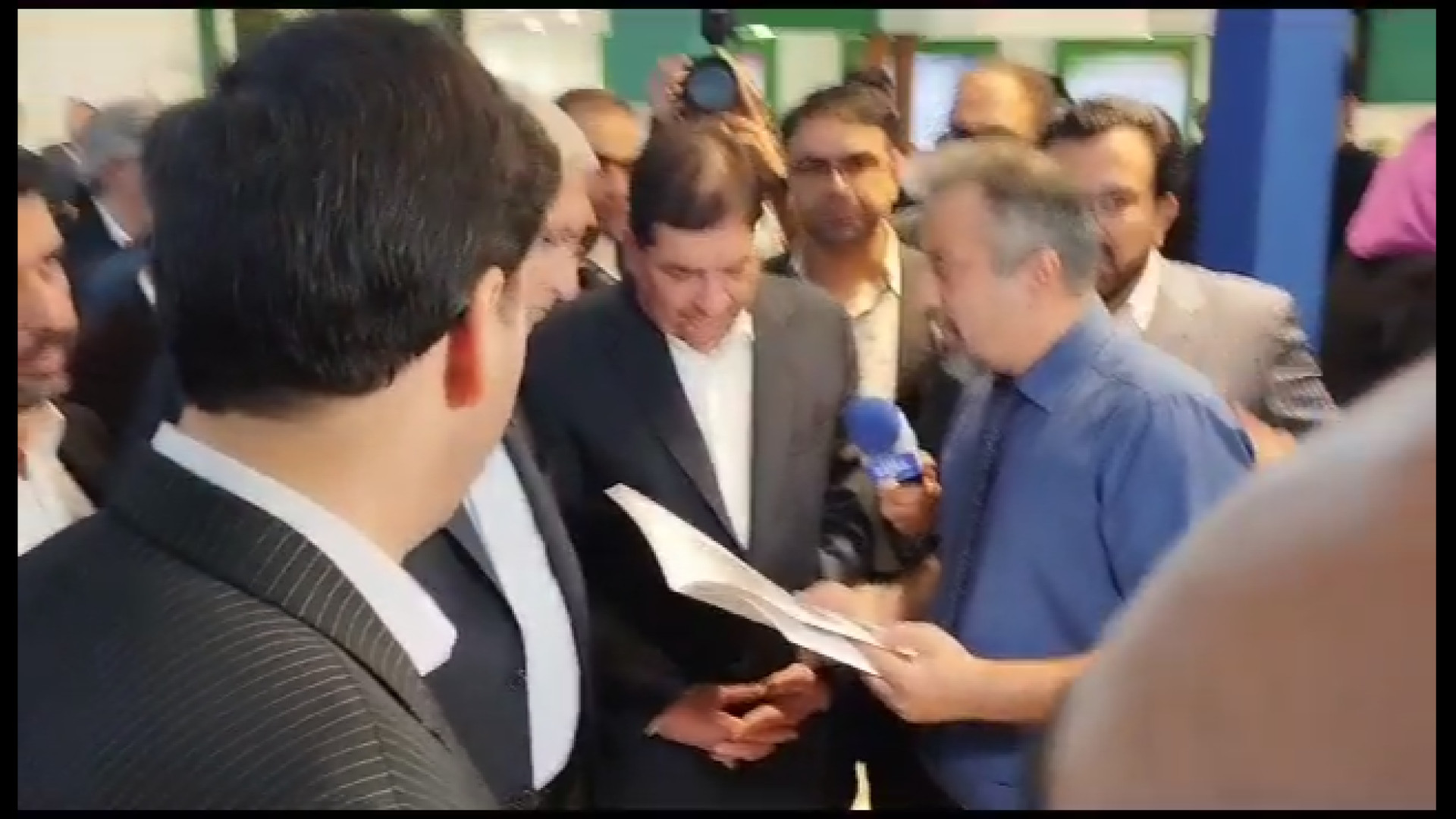 بازدید معاون اول رییس جمهور دکتر مخبر از غرفه شرکت ماشین آلات داروسازی وارش برداشتن زگیل