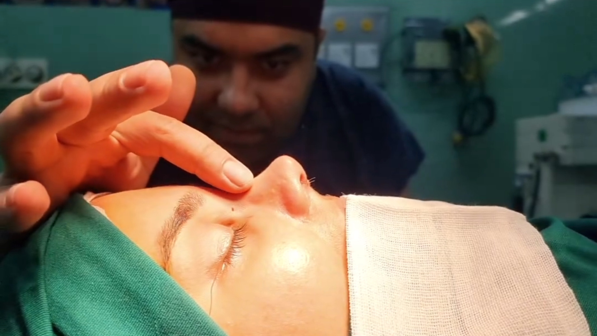 بلافاصله بعد از جراحی بینی دکتر علی شفیعی رونیزی | بهترین جراح بینی تهران