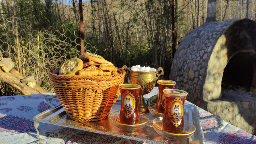 شیرینی نوروز، طرز تهیه نون چایی قزوین در دل طبیعت