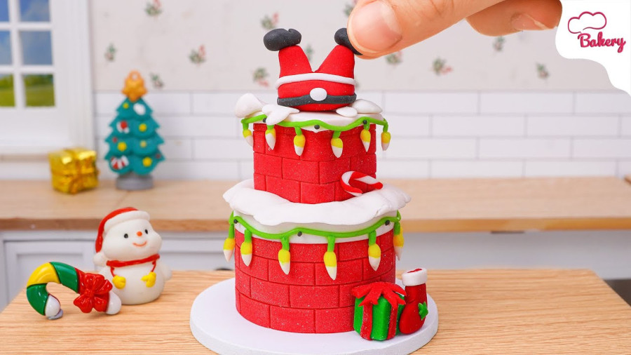 Santa Claus got Stuck in the Chimney Cake  Mini Christmas Cake Decorating زمان229ثانیه