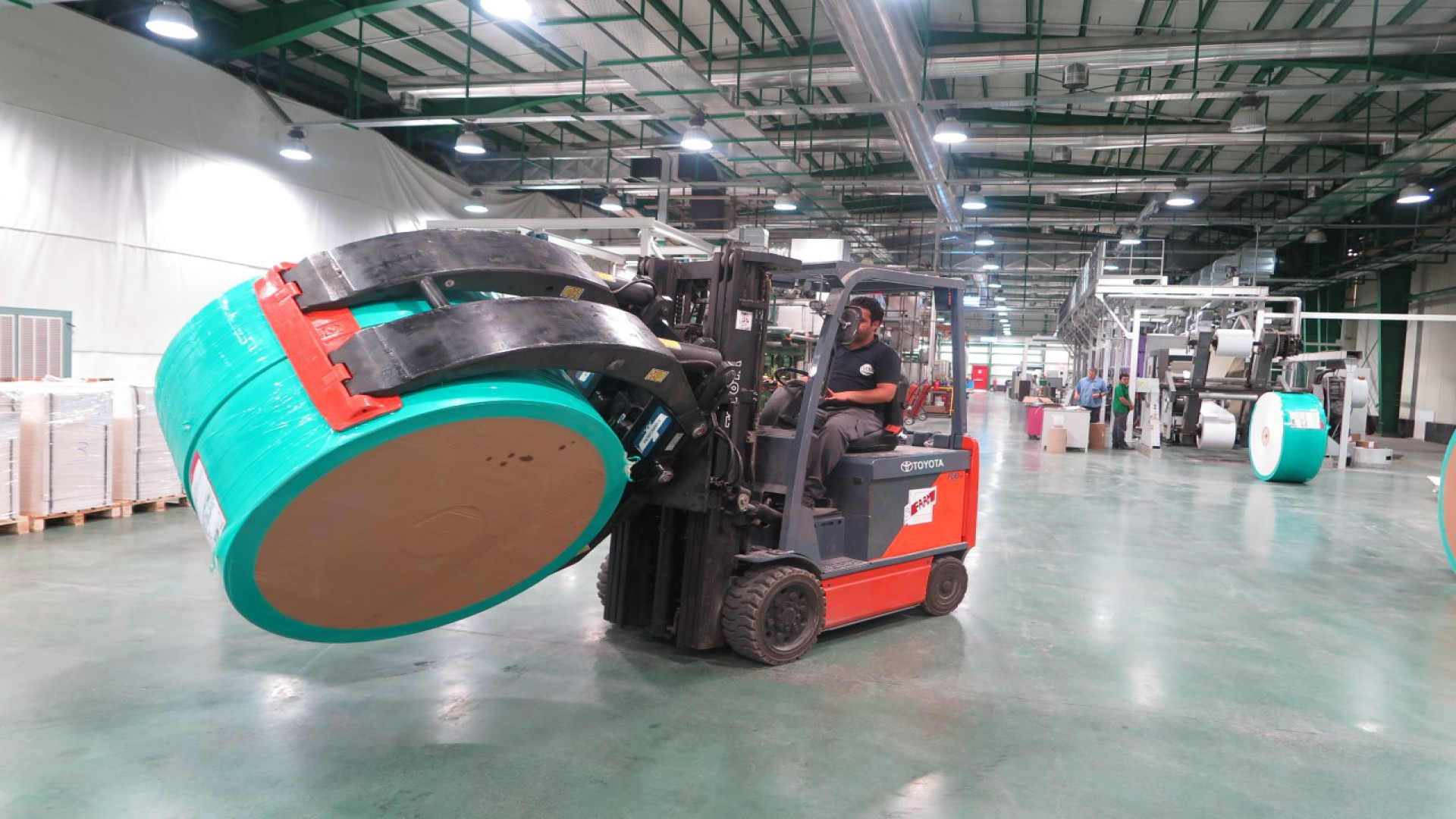 بهترین رولگیر لیفتراک با چرخش ۳۶۰ درجه paper roll clamp چالش موزیکال