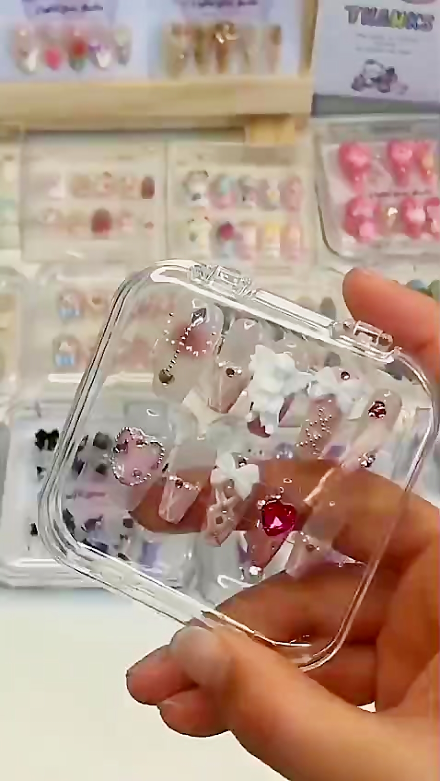 ناخن کره ای؟  وای!