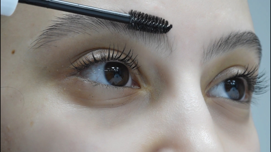 طرز استفاده سرم رویش ابرو تراست